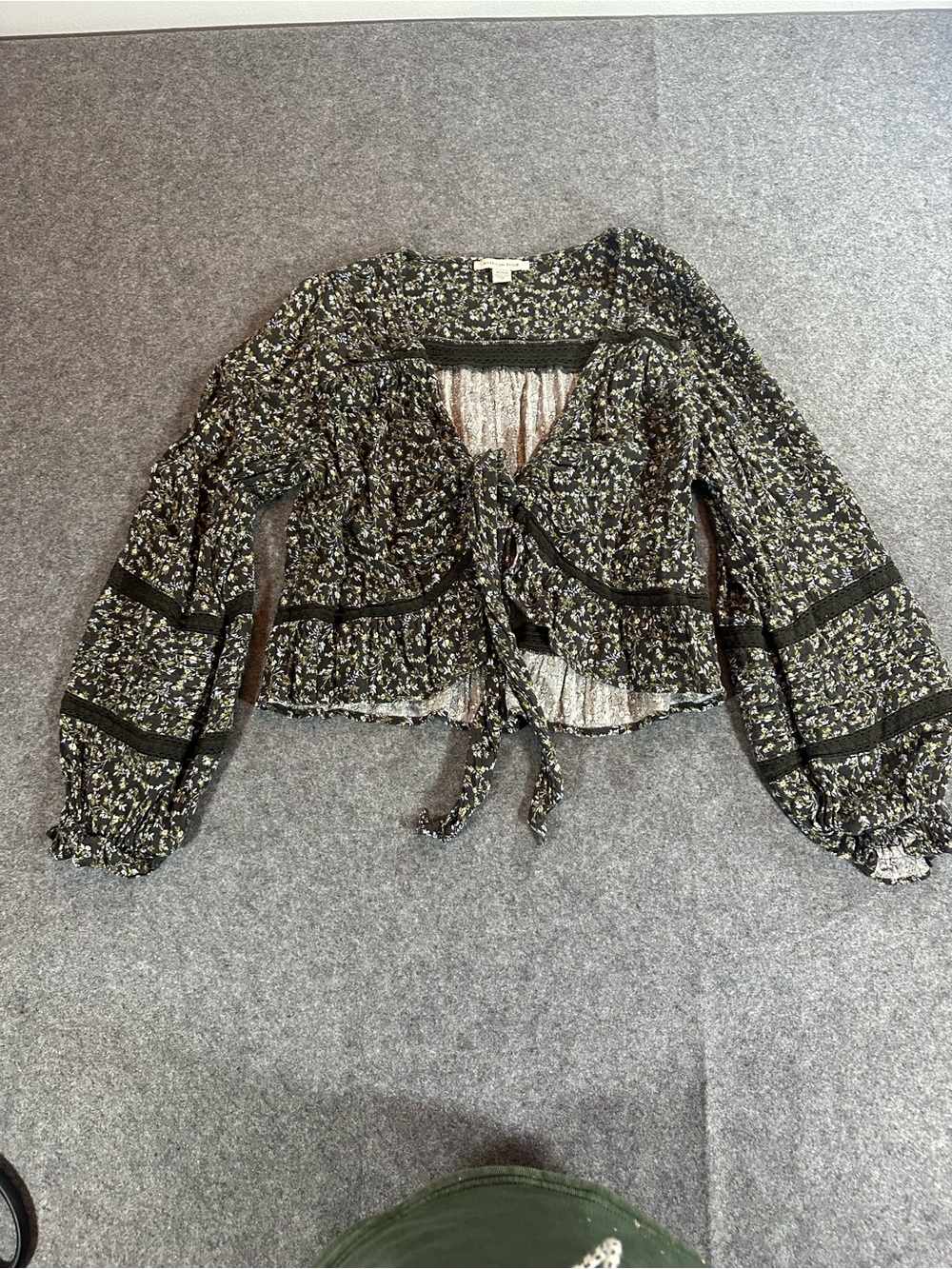 American Eagle Black Floral Tie-Front Blouse